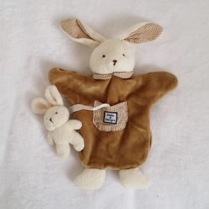 Doudou marionnette lapin beige et bébé DOUDOU ET COMPAGNIE