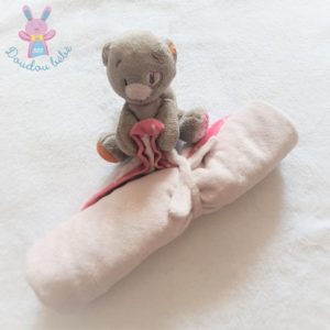 Doudou Chat Iris « Ma première couverture » rose crème NOUKIE’S