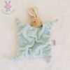 Doudou plat Lapin plume vert KALOO