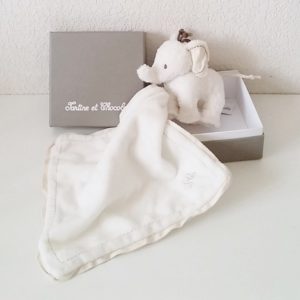 Doudou éléphant mouchoir écru TARTINE ET CHOCOLAT