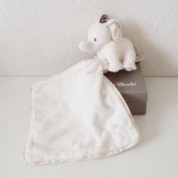 Doudou éléphant mouchoir écru TARTINE ET CHOCOLAT – Image 2