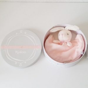 Doudou plat Lapin rond rose perle KALOO