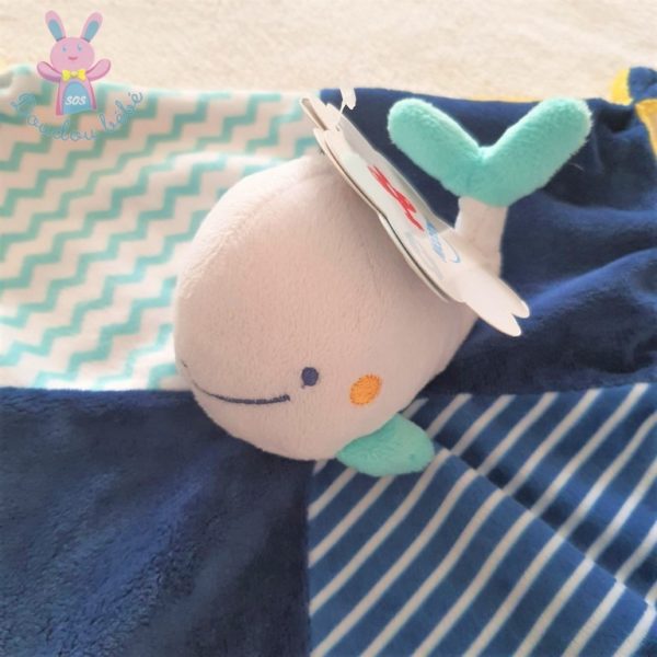 Doudou plat Baleine bleu jaune blanc attache tétine Gémo – Image 2