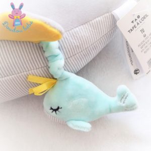 Doudou peluche Baleine Hibaleine gris jouet d’éveil TAO TAPE A L’OEIL