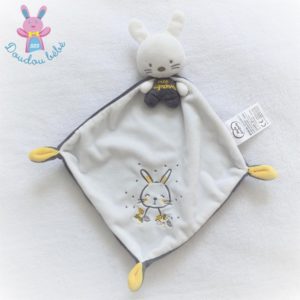 Doudou Lapin Trop mignonne cape blanc gris jaune MOTS D’ENFANTS