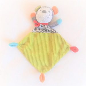 Doudou plat Singe vert gris et coloré MOTS D’ENFANTS