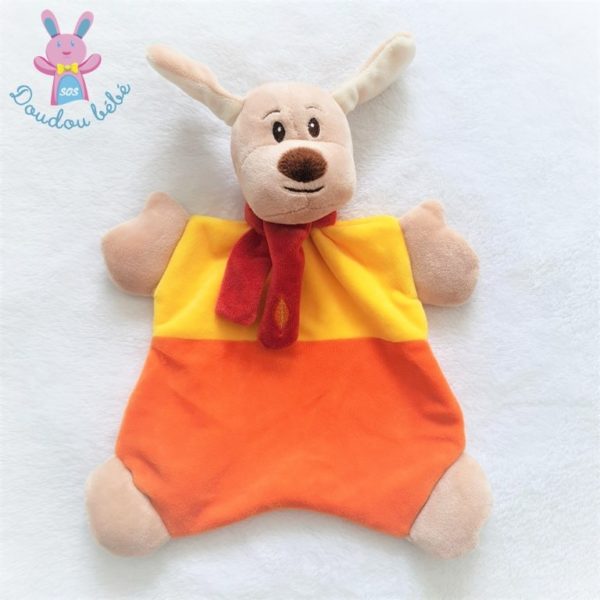 Doudou plat Chien beige jaune orange écharpe rouge Crédit Agricole