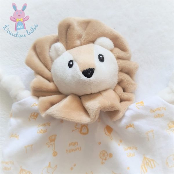 Doudou plat Lion fantastic circus beige blanc motifs jaune GRAIN DE BLE