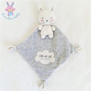 Doudou plat Lapin blanc gris cape « Serre moi fort » MOTS D’ENFANTS