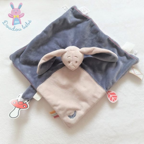 Doudou plat Lapin Bao et Wapi bleu beige attache tétine NOUKIE'S