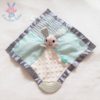 Doudou plat Lapin gris vert blanc papier froissé INFANTINO