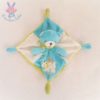 Doudou plat Ours bleu vert blanc MOTS D'ENFANTS