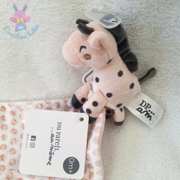 Doudou Girafe mouchoir blanc beige gris Du Pareil Au Même DPAM