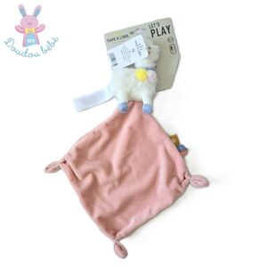 Doudou Lama blanc bleu mouchoir rose TAPE A L’OEIL TAO