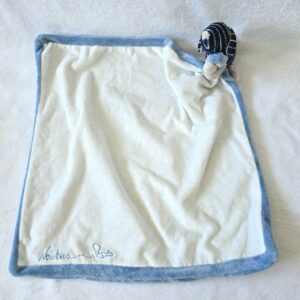 Doudou Chien Aston & Jack rayé bleu marine couverture bleu blanc NOUKIE’S