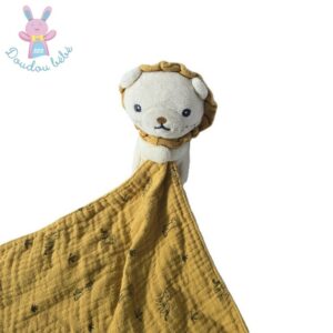 Doudou Lion beige mouchoir jaune moutarde MAISONS DU MONDE