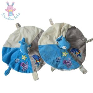 Lot de 2 Doudous plat Dauphin rond bleu gris blanc attache tétine RODADOU